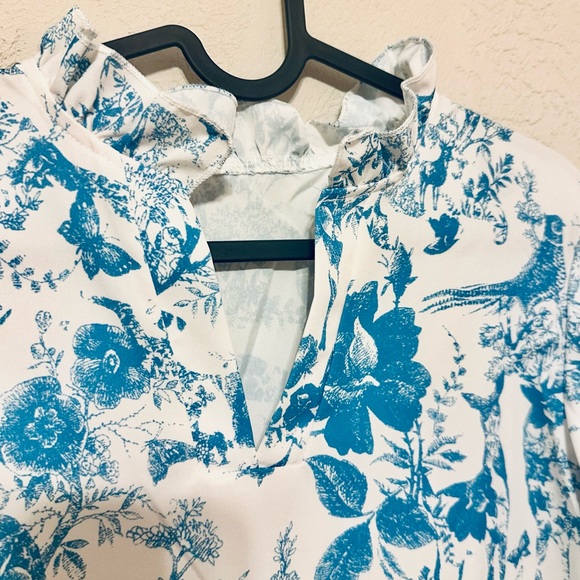 Cherry Betty Toile Floral Blue Top size Medium NWT - Picture 3 of 10